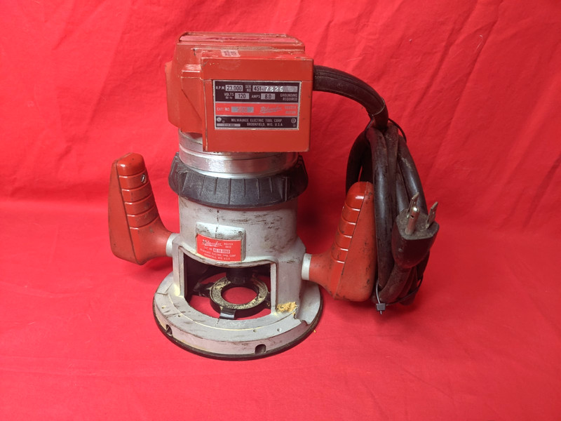 Milwaukee 5610 Heavy Duty Router 8 Amps 23,000 RPM Router Base
