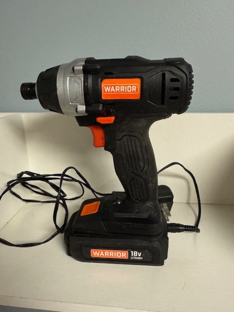 Warrior 18V 1/4″ Hex Impact Driver Kit – 18V Lithium Battery & Charger – Tested