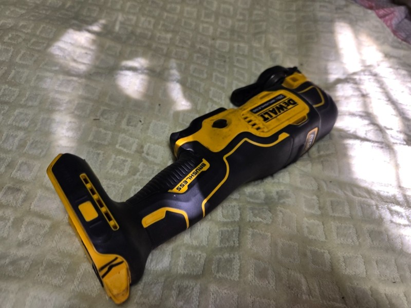 DeWALT DCS354 20V MAX Atomic Brushless Oscillating Multi-Tool Saw Tool Only gallery