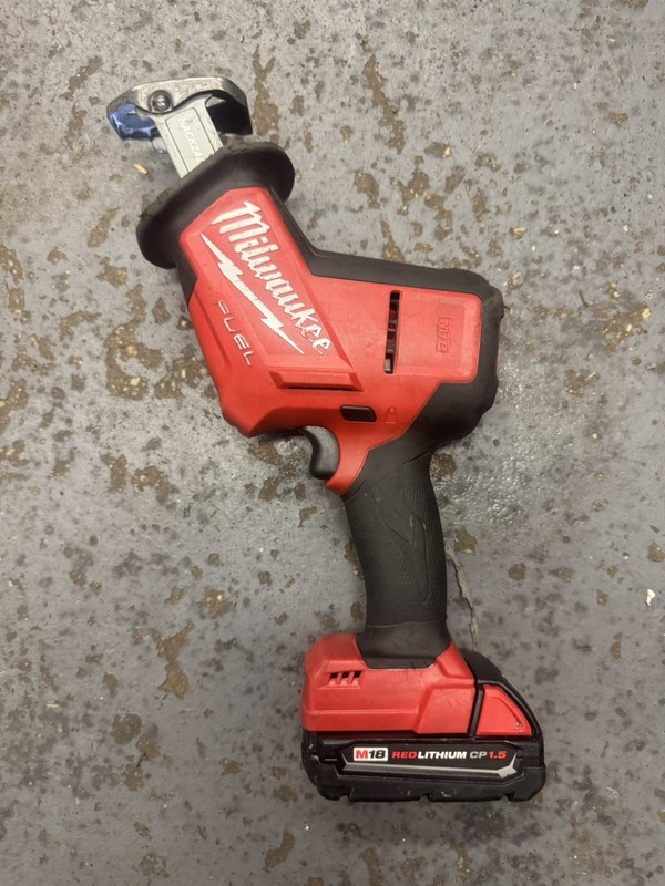 Milwaukee 2719-20 M18 FUEL Hackzall Reciprocating Saw 18 Volt (2) batteries
