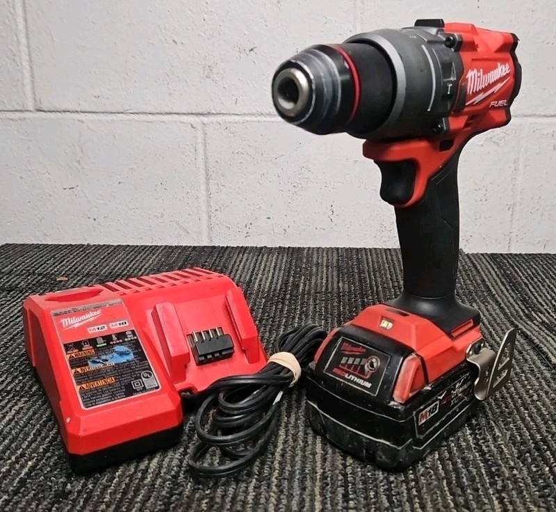 Milwaukee Tools 2904-20 1/2″ (13mm) Hammer Drill/Driver + 4.0Ah Batt & Charger