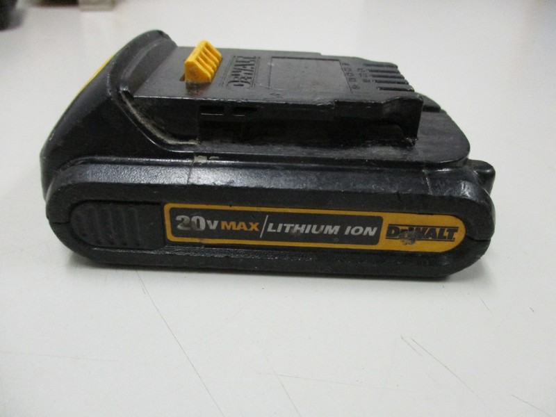 DeWALT DCD800 1/2" Cordless Drill Driver w/20v Max Lith Ion Battery & Charger gallery