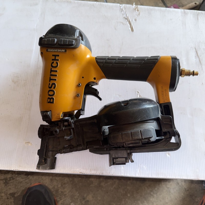 Bostitch RN46-1 Coil Roofing Nailer Pneumatic Magnesium 15 Degree Works Great