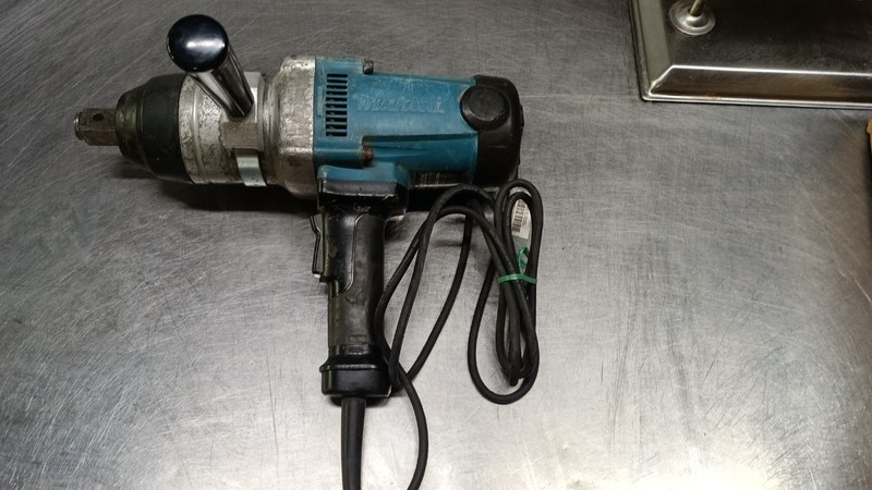 Makita TW1000 Corded Electric 1″ Impact Wrench 120V 12-AMP 1400rpm