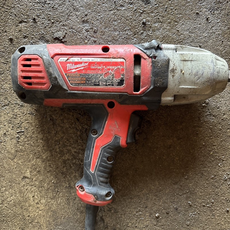 Milwaukee 1/2 in. 7amp Corded Impact Wrench, 300 ft-lbs, Heavy Duty, Red/Black gallery