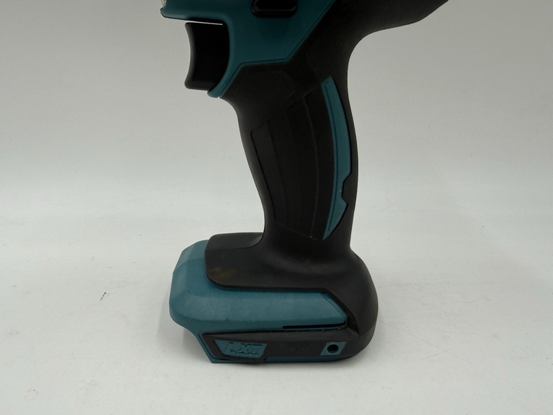 Makita XDT11 18V LXT 1/4" Variable Speed Impact Driver -TOOL ONLY - MINT gallery