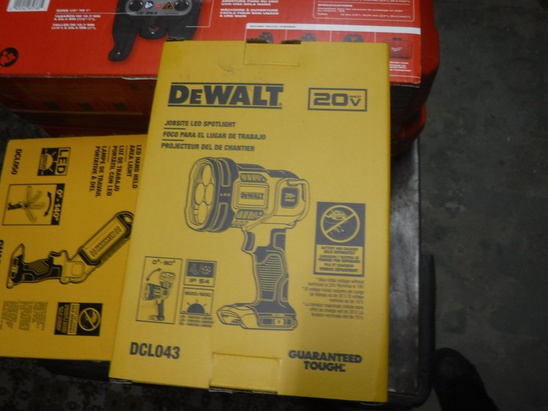 *NEW* Dewalt 20V MAX Cordless LED Jobsite Spotlight DCL043