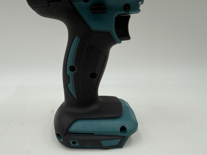 Makita XDT11 18V LXT 1/4" Variable Speed Impact Driver -TOOL ONLY - MINT gallery
