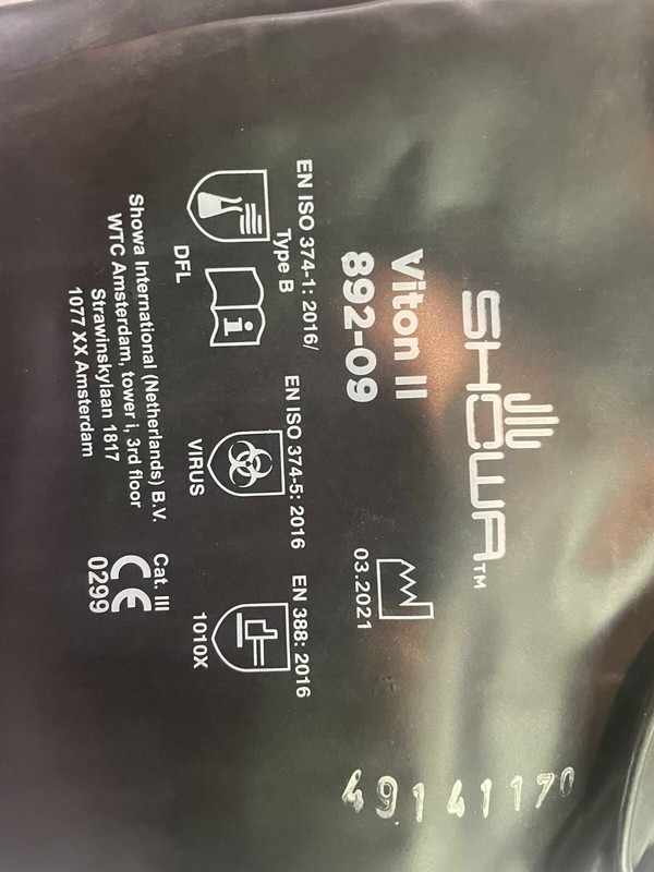 SHOWA 892 Unlined Viton Over Butyl Glove, Size 9 – 1 Pair